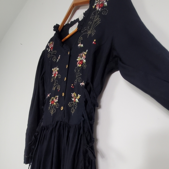 VINTAGE Embroidered Dark Cottagecore Midi Dress - Picture 3 of 9